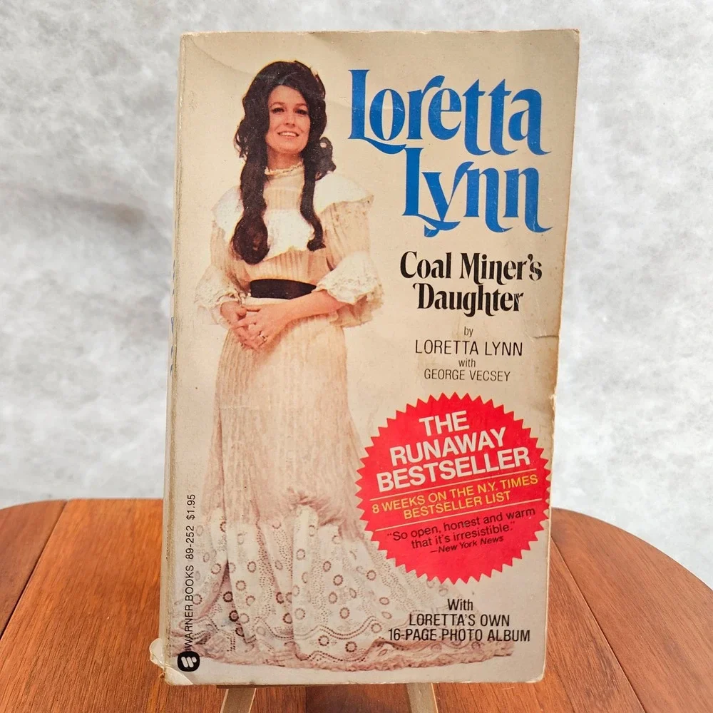 Loretta Lynn Coal Miners Daughter Autobiography Book 1976 Runaway Bestseller‎